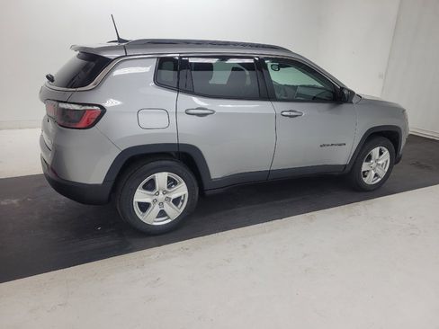 Used 2022 Jeep Compass Latitude FWD image 10