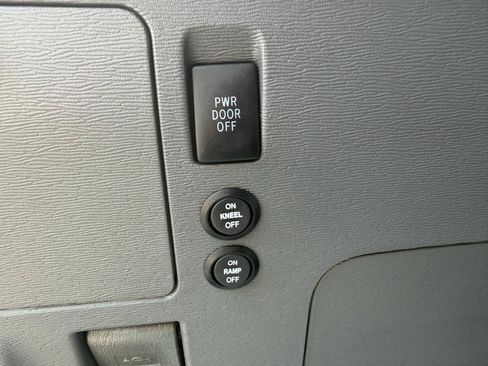 Used 2020 Toyota Sienna XLE w/ XLE Navigation Package FWD image 27