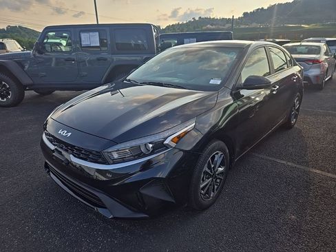 Certified 2023 Kia Forte LXS w/ LXS Technology Package FWD image 1