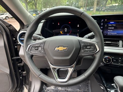 Used 2025 Chevrolet Trax LT w/ LT Convenience Package FWD image 20