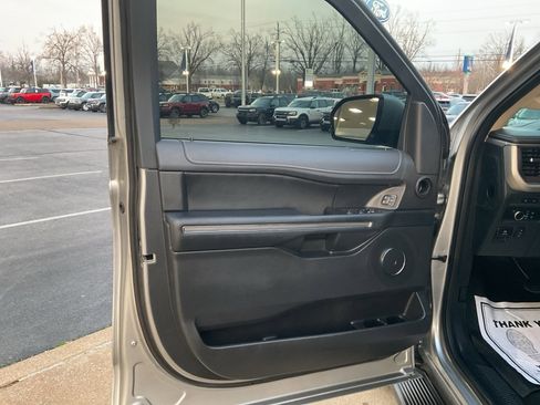 Used 2024 Ford Expedition XLT image 15