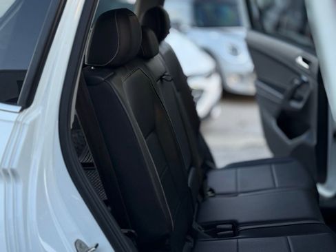 Used 2021 Volkswagen Tiguan SE w/ Panoramic Sunroof Package image 31