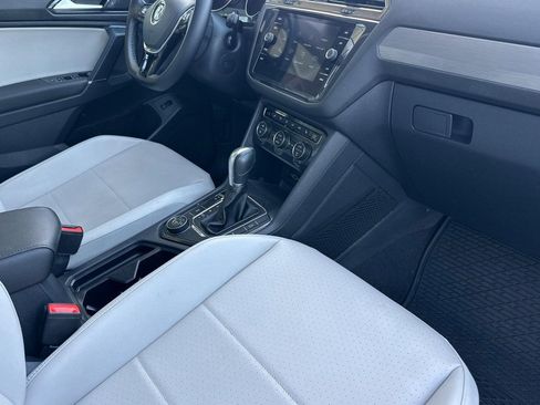 Used 2018 Volkswagen Tiguan SEL AWD/4WD image 31
