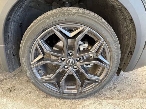 Used 2025 Nissan Kicks SR FWD image 11