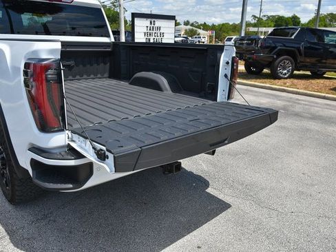 Used 2024 GMC Sierra 2500 AT4 image 15