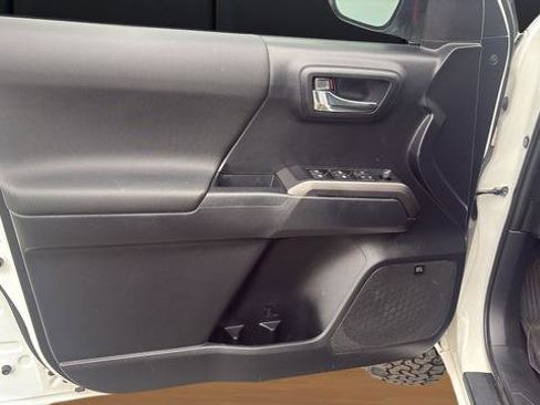 Used 2019 Toyota Tacoma TRD Off-Road image 25