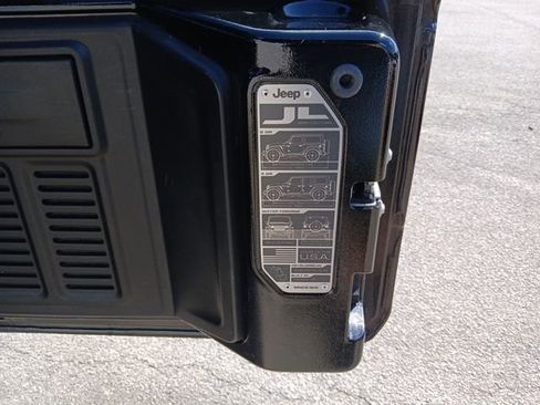 Used 2018 Jeep Wrangler Unlimited Rubicon image 16