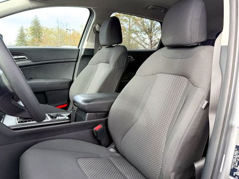 Used 2023 Kia Sportage LX image 16