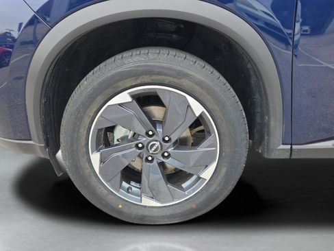 Used 2024 Nissan Rogue SV image 9