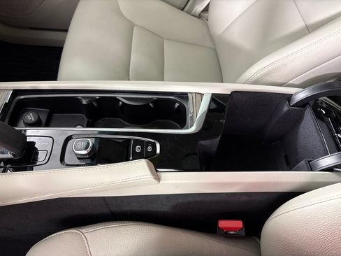 Used 2025 Volvo XC90 B6 Plus w/ Protection Package Premier AWD/4WD image 44