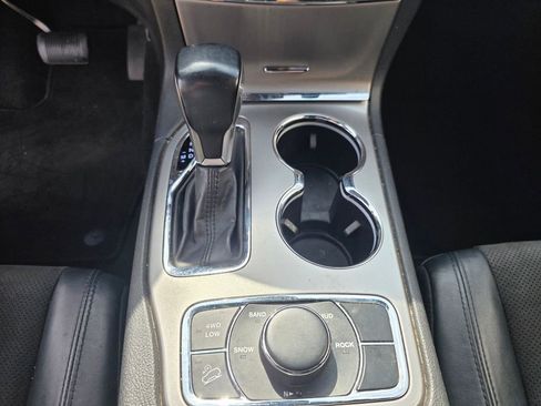 Used 2022 Jeep Grand Cherokee Laredo X AWD/4WD image 16