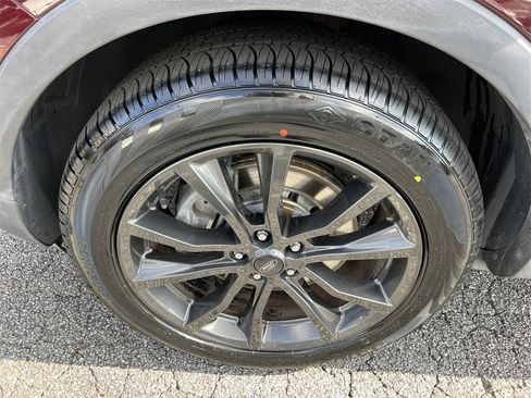 Used 2018 Ford Explorer XLT w/ Equipment Group 202A image 9