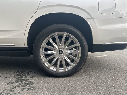 Used 2022 Cadillac Escalade Premium Luxury w/ Performance Package image 32