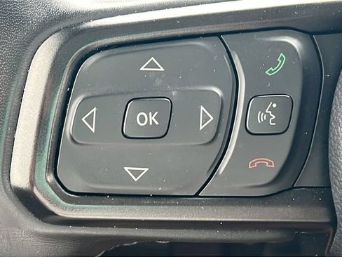 Used 2022 Jeep Gladiator Sport AWD/4WD image 19