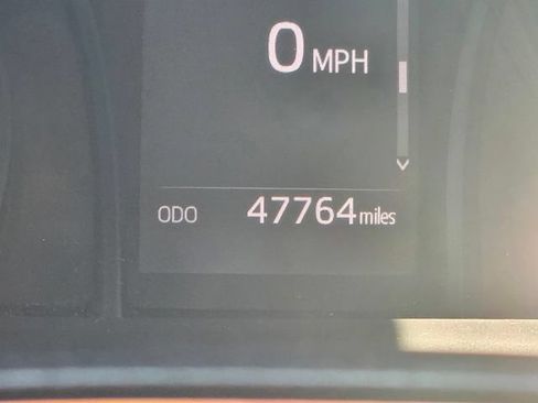 Used 2020 Toyota Camry SE w/ Blackout Package FWD image 29