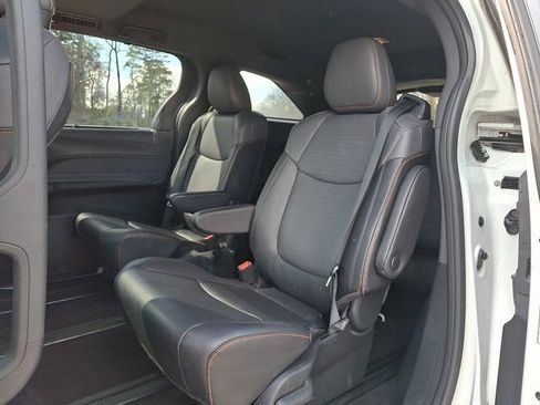 Used 2023 Toyota Sienna XSE FWD image 9