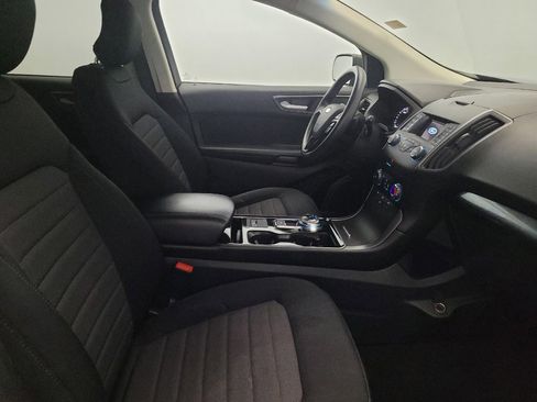 Used 2019 Ford Edge SE image 21