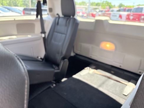 Used 2012 Chrysler Town & Country Touring-L w/ Entertainment Group #2 FWD image 12