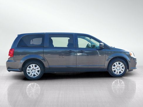 Used 2020 Dodge Grand Caravan SE w/ UConnect Hands-Free Group FWD image 6
