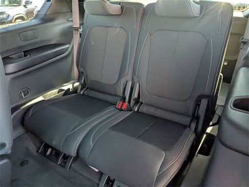 New 2025 Jeep Grand Cherokee L Laredo image 30