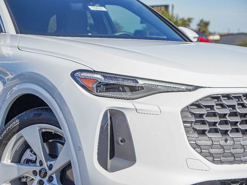 New 2025 Audi Q5 Prestige image 2