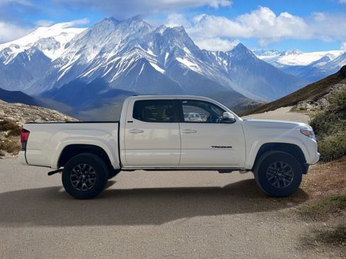 Certified 2023 Toyota Tacoma SR5 image 6