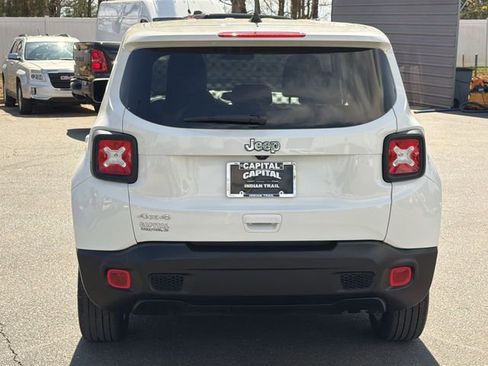Used 2023 Jeep Renegade Latitude image 12