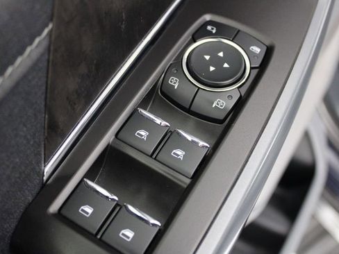 Used 2023 Ford F150 Lariat w/ Trailer Tow Package image 16