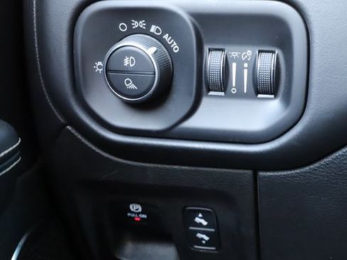 Used 2019 RAM 1500 Limited w/ Advanced Safety Group AWD/4WD image 6