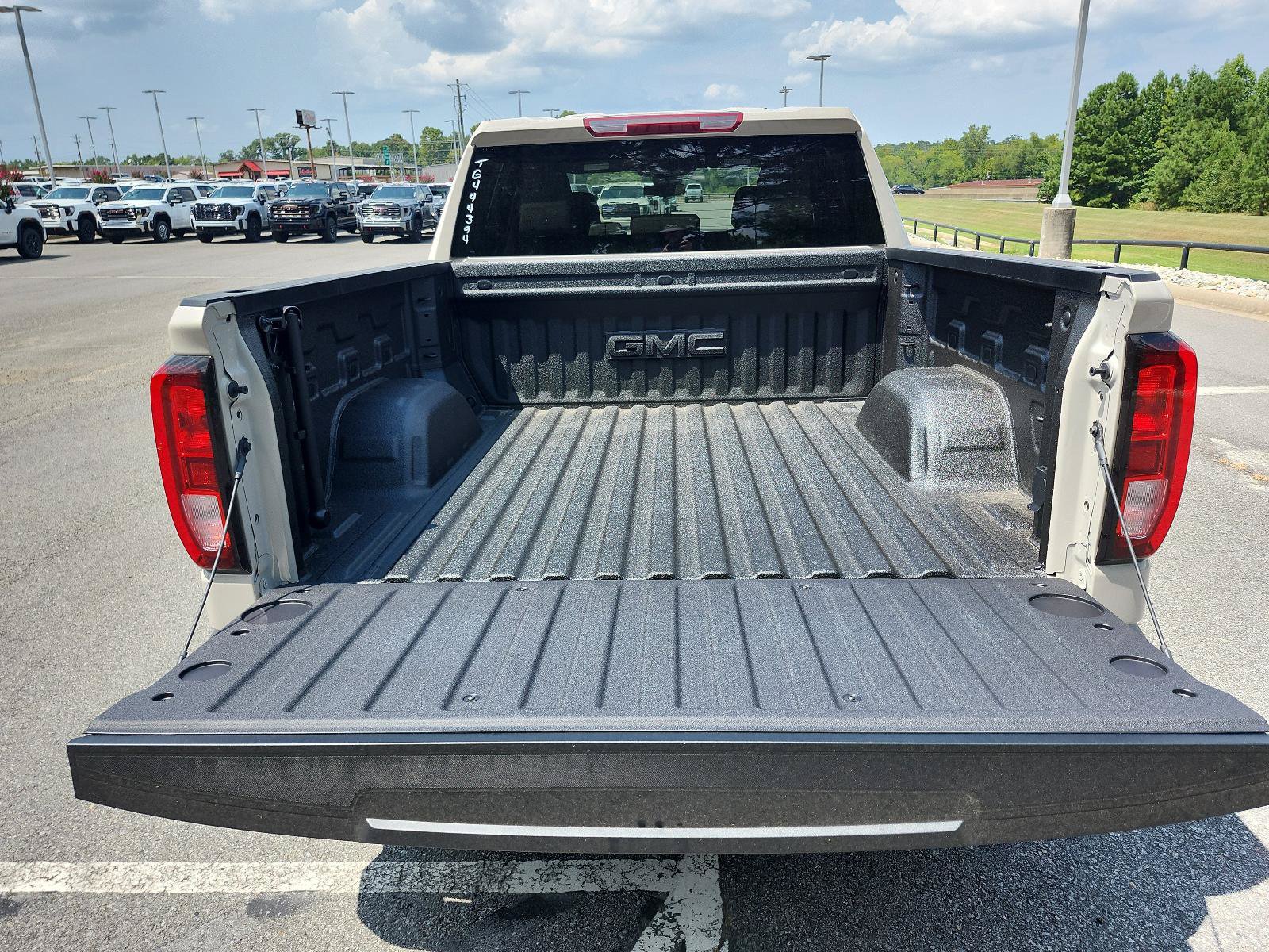 New 2026 GMC Sierra 1500 SLE AWD/4WD image 9