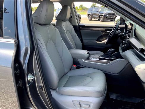Used 2020 Toyota Highlander Limited FWD image 9
