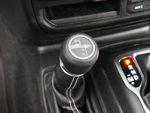 Used 2018 Jeep Wrangler Unlimited Sahara w/ Cold Weather Group AWD/4WD image 22