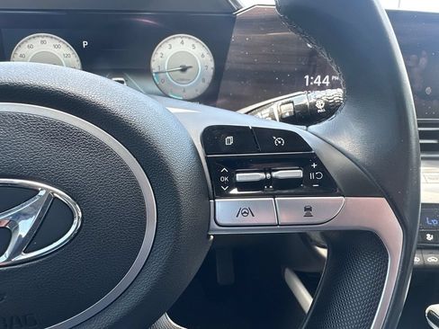 Used 2021 Hyundai Elantra Limited FWD image 18
