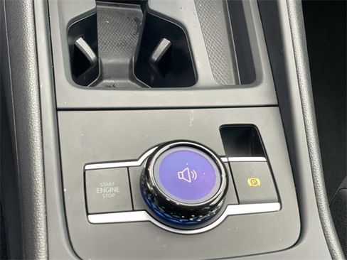 Used 2025 Volkswagen Tiguan S image 15