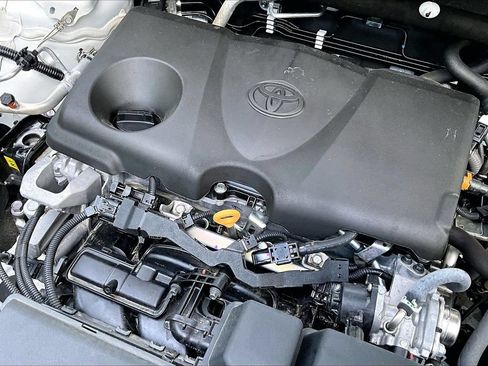 Used 2024 Toyota RAV4 XLE FWD image 31