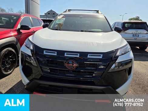 Used 2025 Nissan Rogue SV AWD/4WD image 16