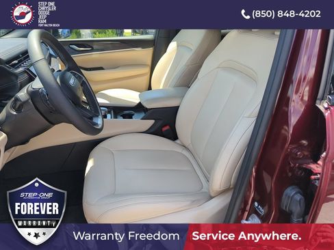 Used 2025 Jeep Grand Cherokee Limited w/ Trailer Tow Package AWD/4WD image 11