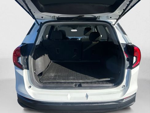 Used 2023 GMC Terrain SLE image 13