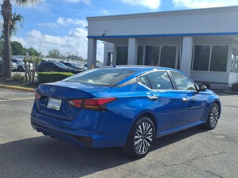 Used 2025 Nissan Altima 2.5 SV image 2