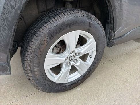 Used 2019 Toyota RAV4 XLE w/ Convenience Package AWD/4WD image 4