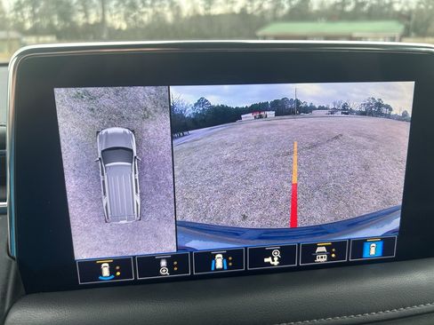 Used 2021 Chevrolet Tahoe Z71 w/ Z71 Signature Package image 32