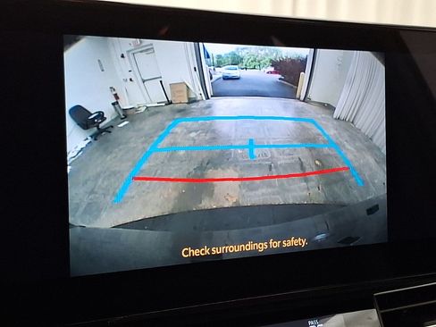 Used 2025 Toyota Sienna XLE w/ XLE Plus Package FWD image 24