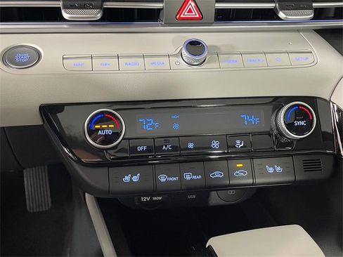 New 2025 Hyundai Elantra Limited image 8