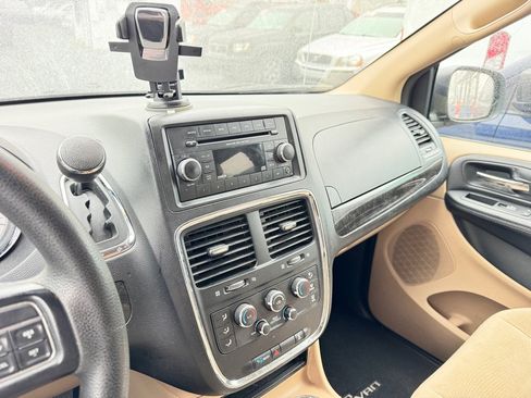 Used 2016 Dodge Grand Caravan SXT FWD image 15