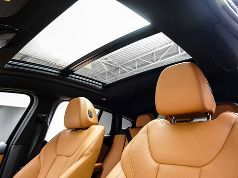 Used 2025 BMW X4 xDrive30i image 5