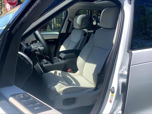 New 2026 Land Rover Discovery S AWD/4WD image 9