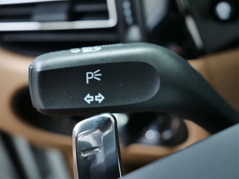 Used 2025 Porsche Macan image 22