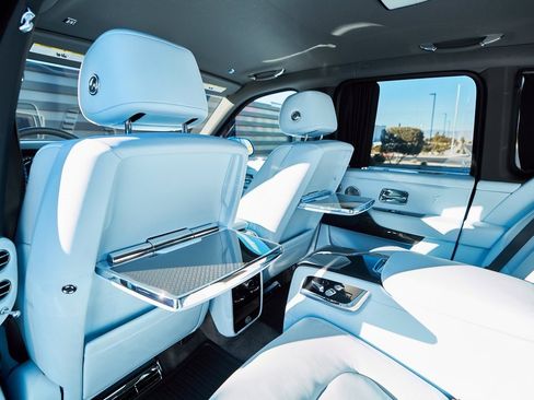 Used 2022 Rolls-Royce Cullinan Black Badge w/ Dark Exterior Package image 35