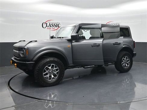 Used 2024 Ford Bronco Badlands image 34