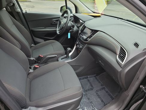 Used 2022 Chevrolet Trax LS w/ Tint and Cruise Package AWD/4WD image 11